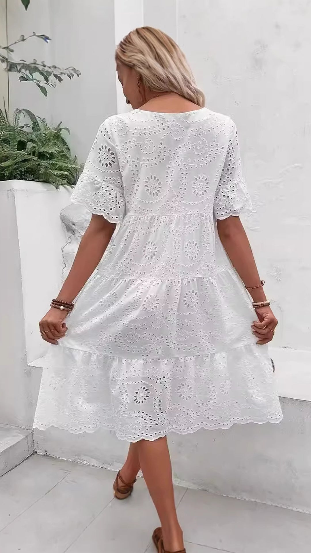 Women’s Embroidered Eyelet Loose Tiered Dress(No belt)