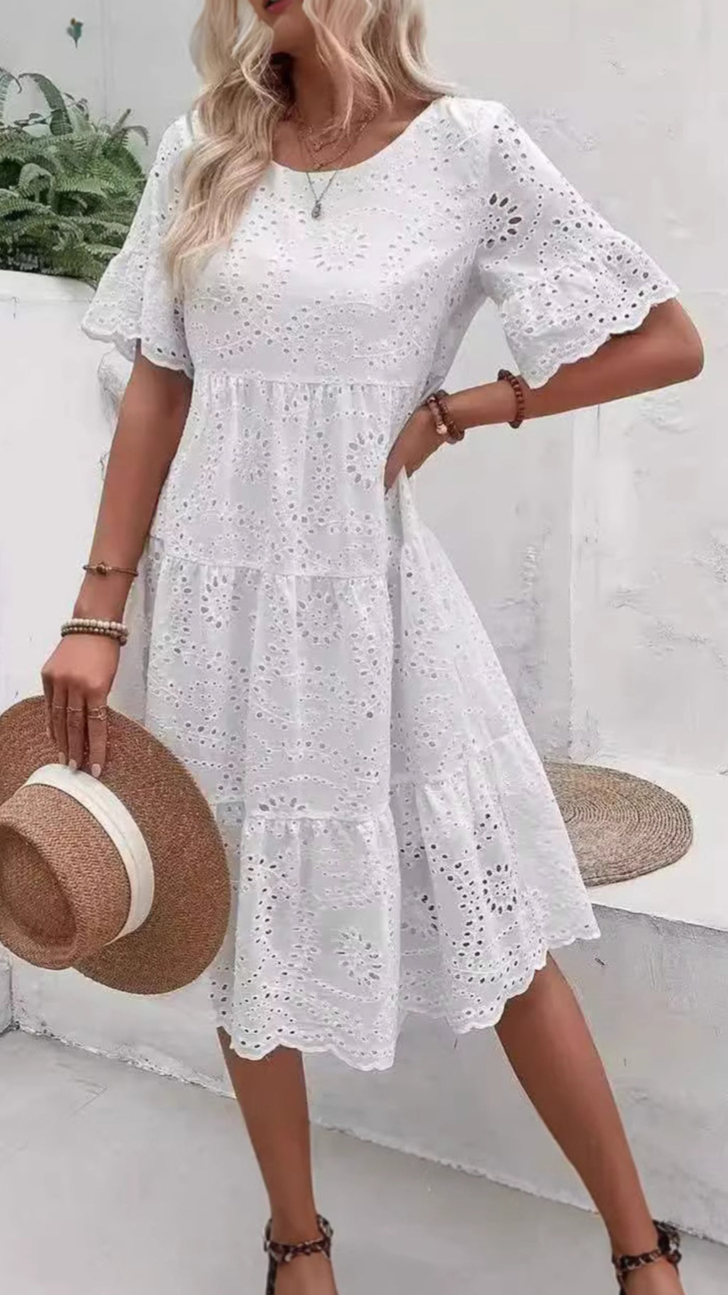 Women’s Embroidered Eyelet Loose Tiered Dress(No belt)