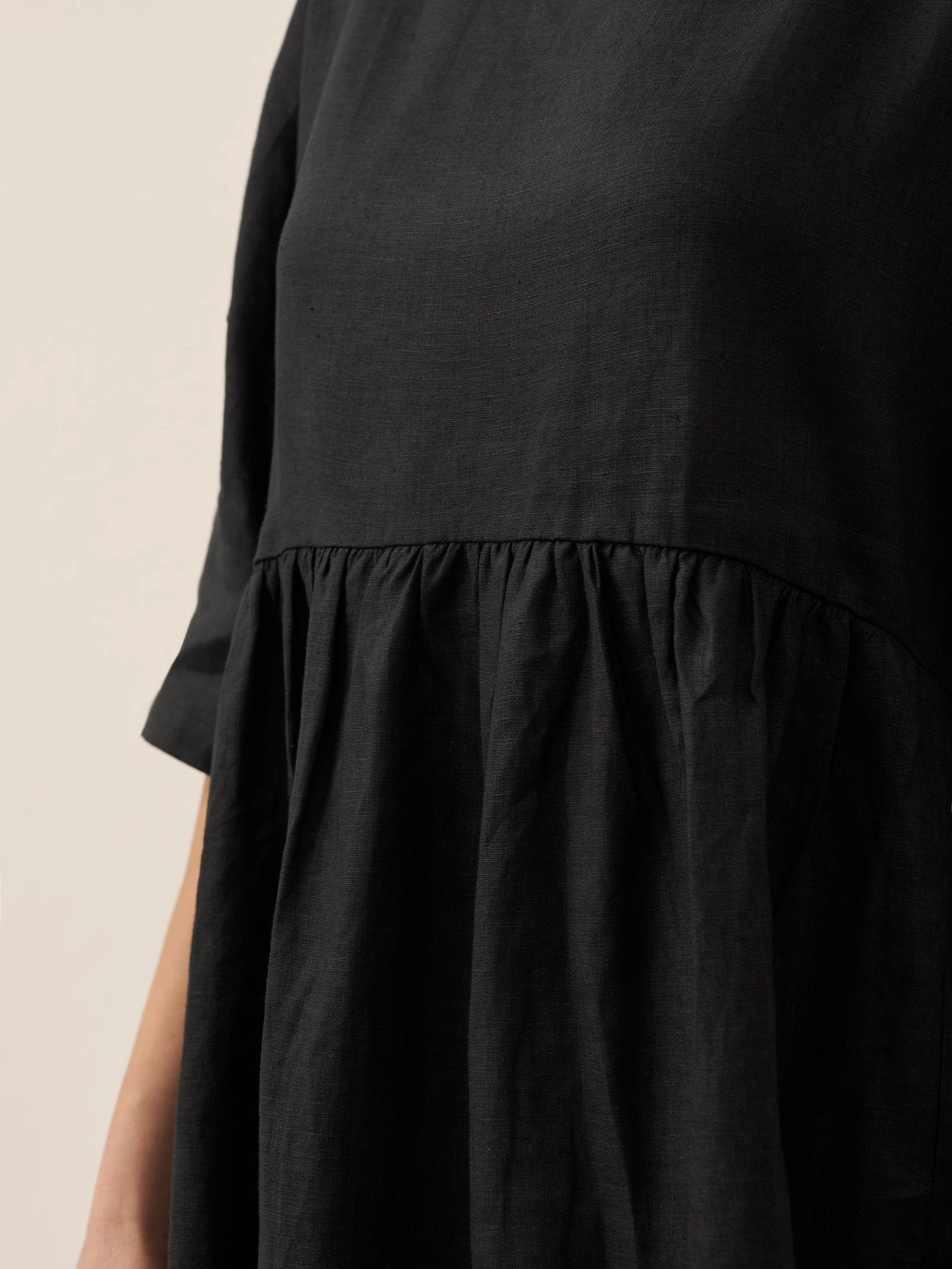 Women’s Cotton-Linen Casual Short-Sleeve Dress Loose Fit, Round Neck, Pockets, and Pleated Details