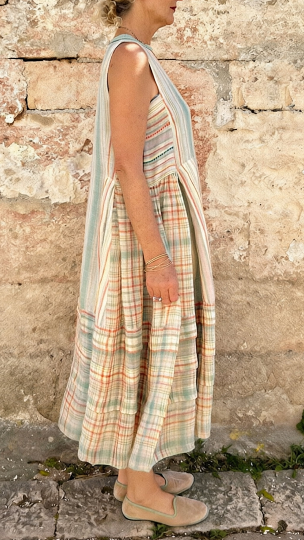 Fashionable round-neck sleeveless flared dress