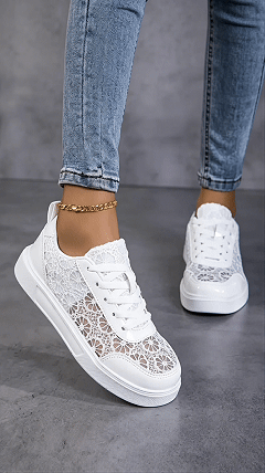 Women’s mesh sports sneakers for everyday wear