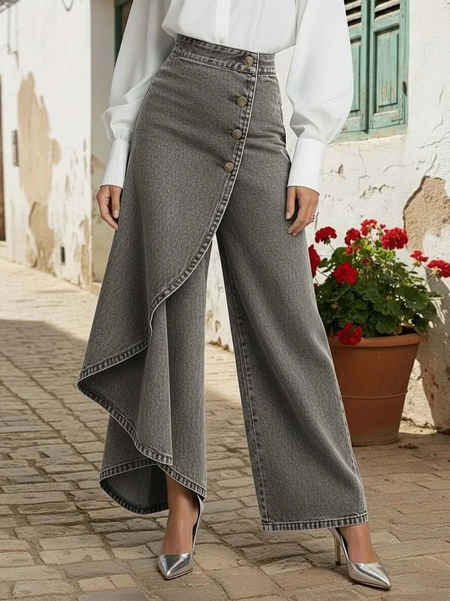 Women’s High-waisted Relaxed Fit Wide-leg Jeans With A Stylish Design.