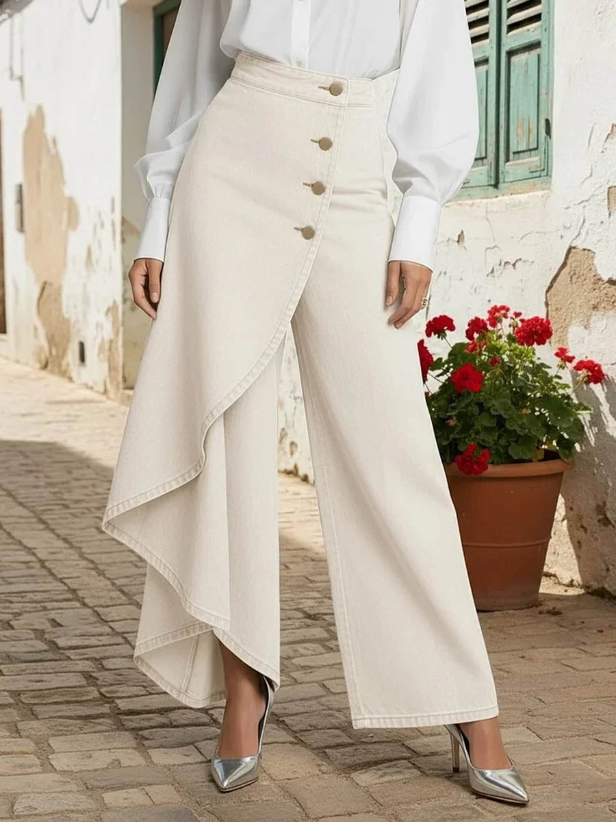 Women’s High-waisted Relaxed Fit Wide-leg Jeans With A Stylish Design.